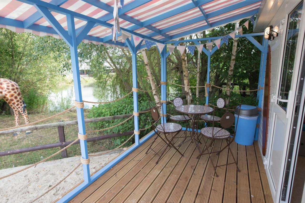 Adventurer'S Village Milton Keynes Exterior photo