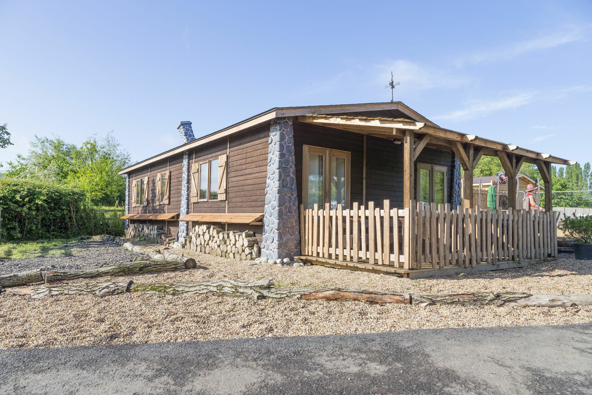 Adventurer'S Village Milton Keynes Exterior photo